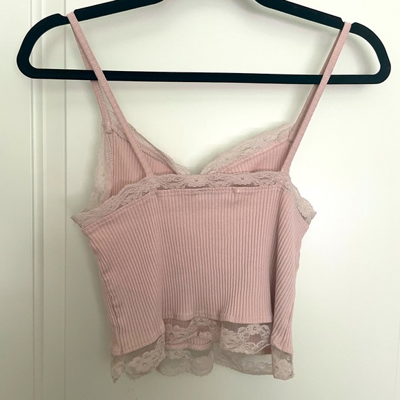Cropped pink tank top with lace detail - Picture 2 of 5